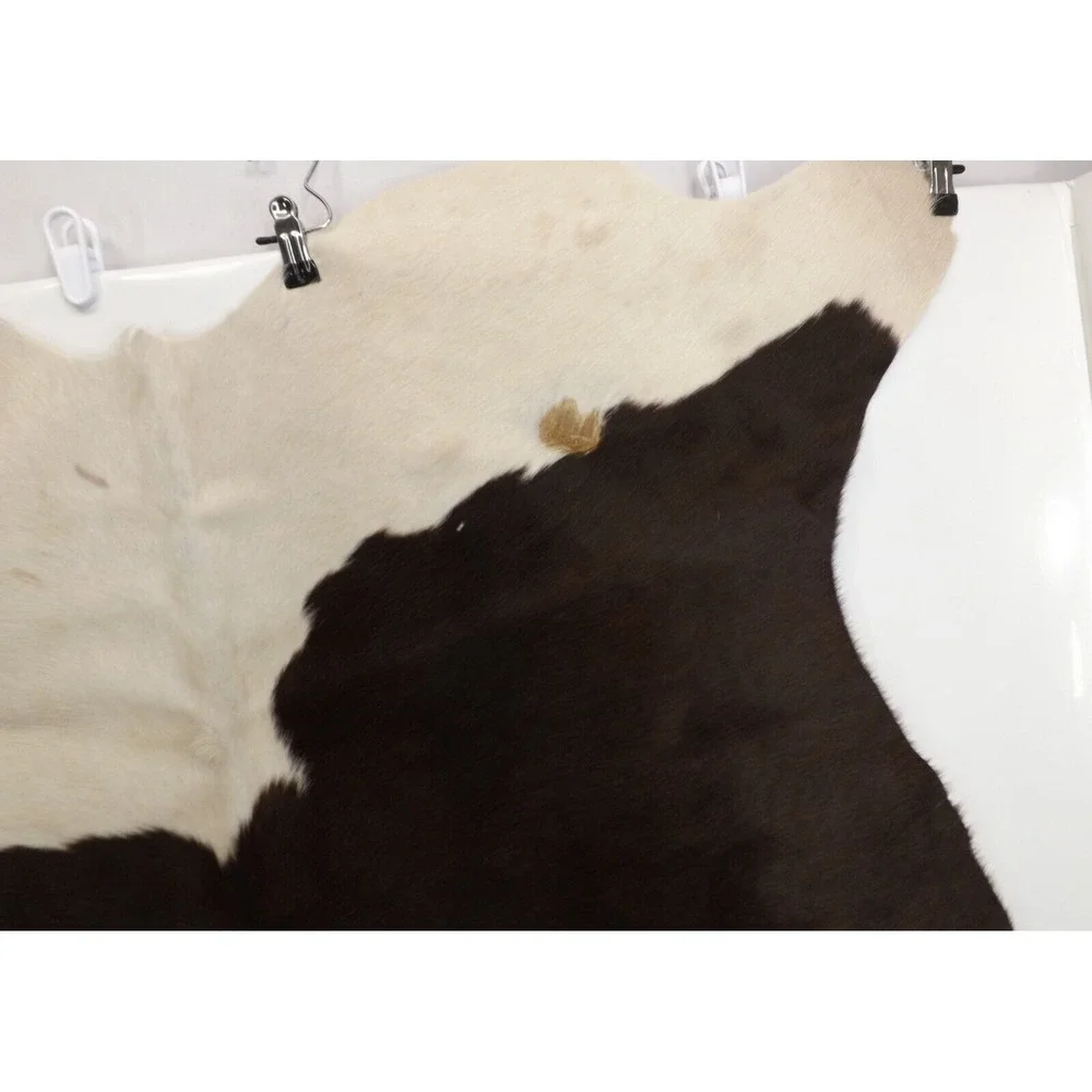 Safavieh Cow Hide Rug Collection COH211B-5 Brown/White - 27-32 sqft